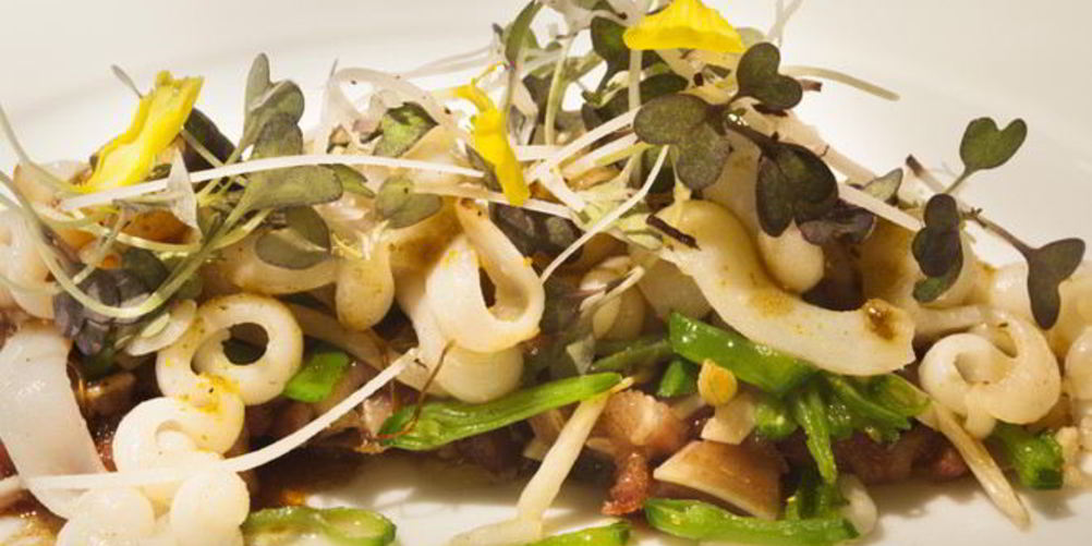 Рецепт салат с кальмарами и кукурузой