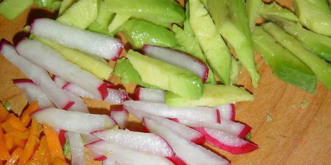 Рецепт рисово-овощной салат с соусом из авокадо