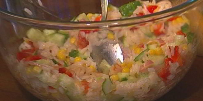 Рецепт рисовый салат с огурцами и сладкой кукурузой