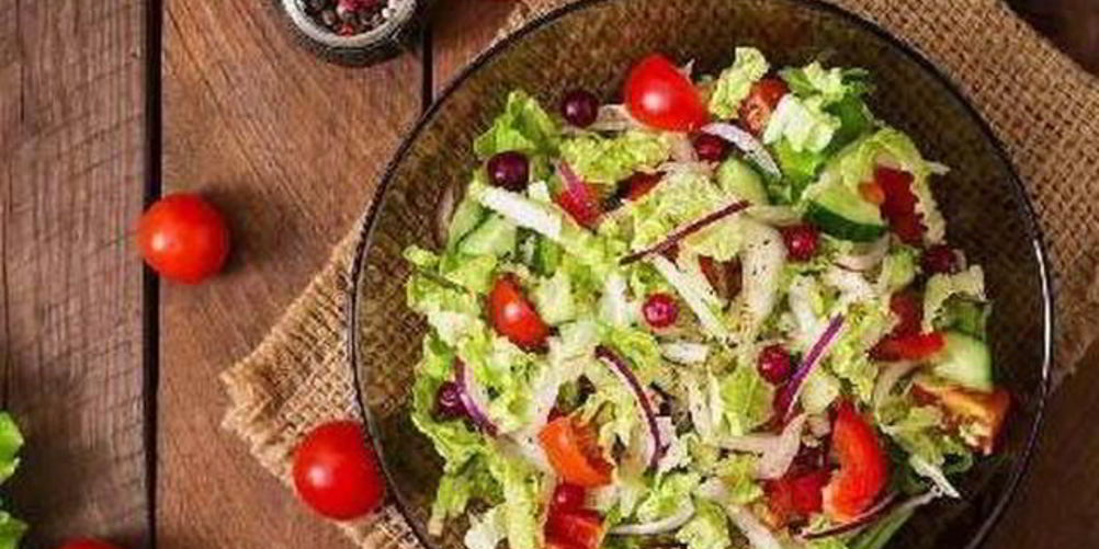 Как приготовить салат из китайской капусты с арахисовой заправкой