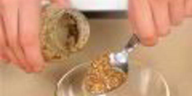 Рецепт салат из копченого лосося, клубники и фенхеля