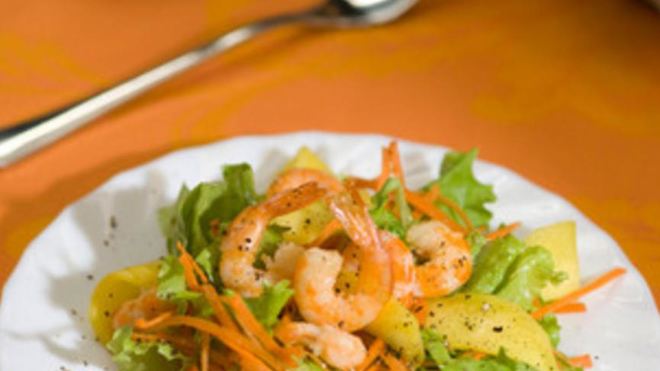 Рецепт Салат из креветок с манго