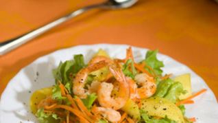 Рецепт Салат из креветок с манго