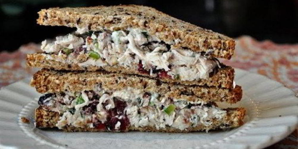 Как приготовить салат из курица с эстрагоном, орехами пекан и клюквой