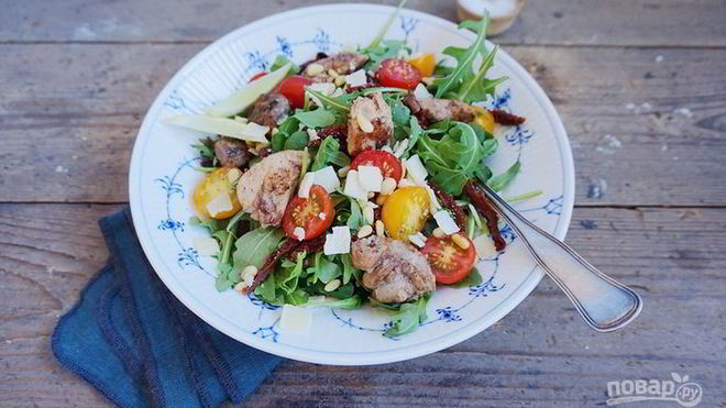 Рецепт Салат из печени трески и помидоров