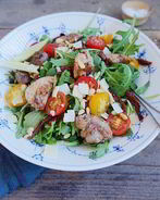 Салат из печени трески и помидоров