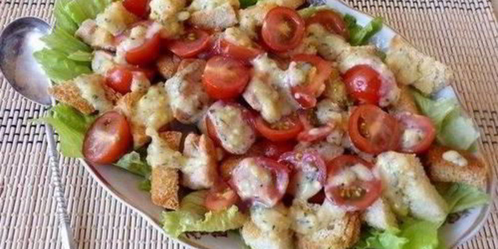 Как приготовить салат иза пекинской капусты с домашними сухариками