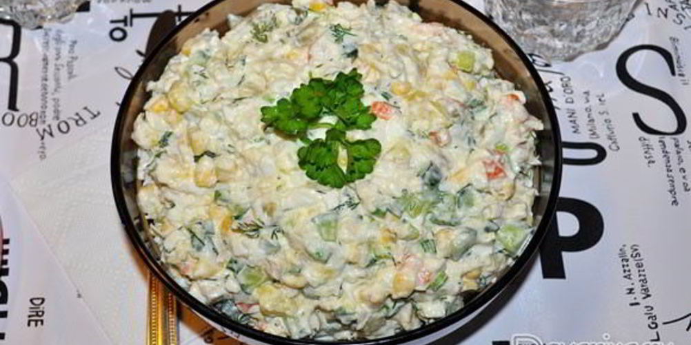 Как приготовить салат из рыбы горячего копчения с овощами