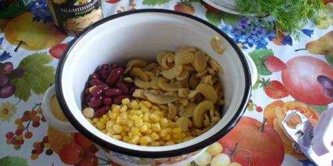 Рецепт салат овощной с грибами и сухариками