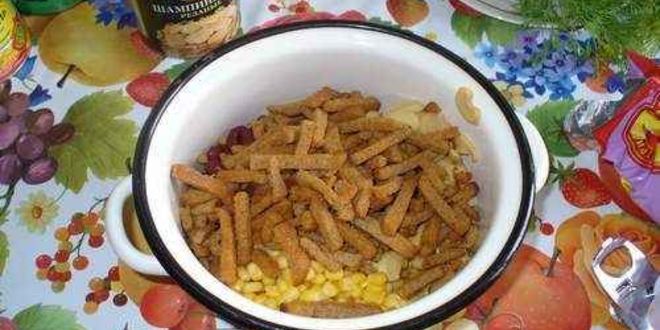 Рецепт салат овощной с грибами и сухариками