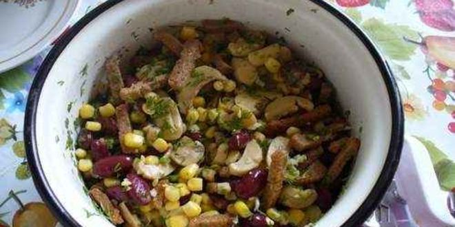 Рецепт салат овощной с грибами и сухариками