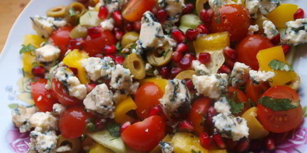 Рецепт салат с сыром косичка и сухариками