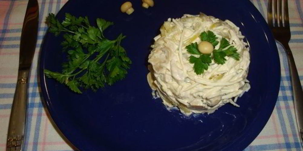 Как приготовить салат птичий двор