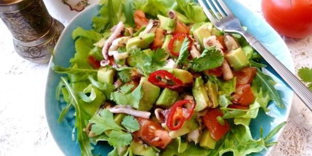 Как приготовить салат с авокадо и морепродуктами