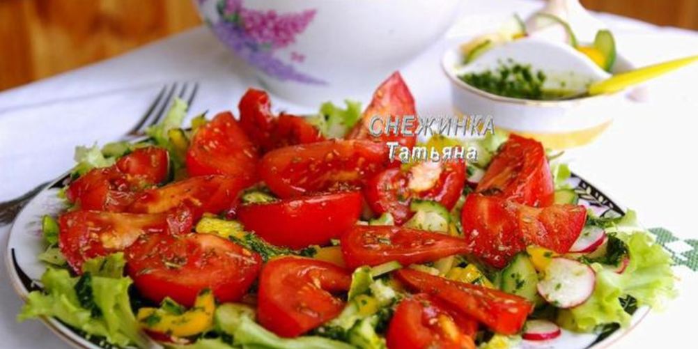 Как приготовить салат с бальзамическими помидорами под соусом из петрушки