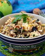 Салат с черносливом и грибами