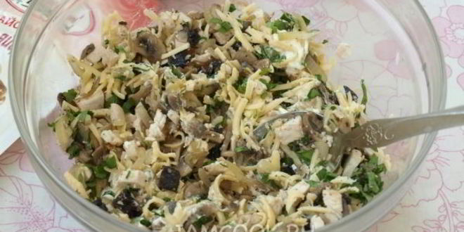 Рецепт салат с черносливом и грибами