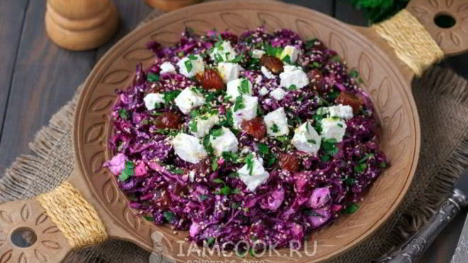 Рецепт Салат с финиками, фетой и красной капустой
