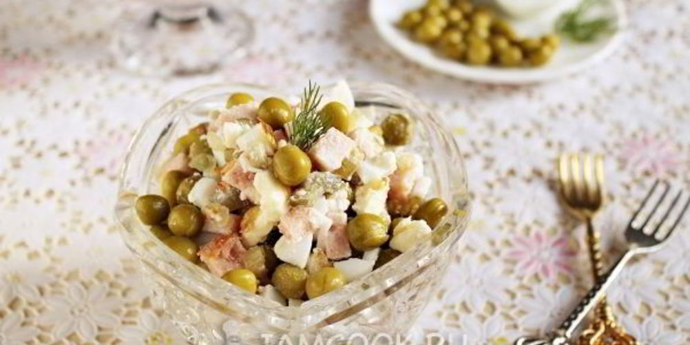 Как приготовить салат с горошком и яйцом