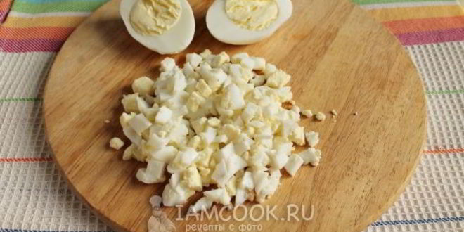 Рецепт салат с горошком и яйцом