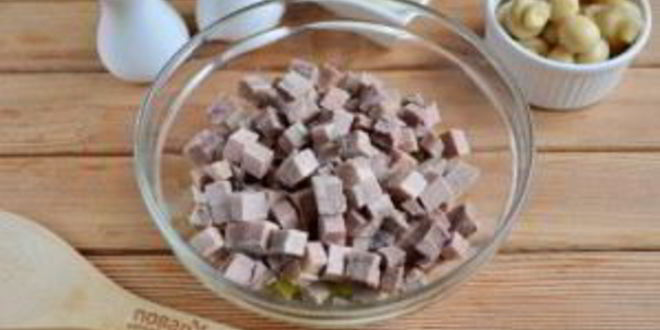 Рецепт салат с говяжьим языком и грибами
