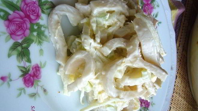 Рецепт Салат с кальмаром, сельдереем и яблоком