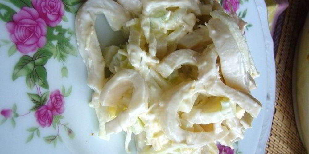 Как приготовить салат с кальмаром, сельдереем и яблоком