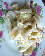 Салат с кальмаром, сельдереем и яблоком