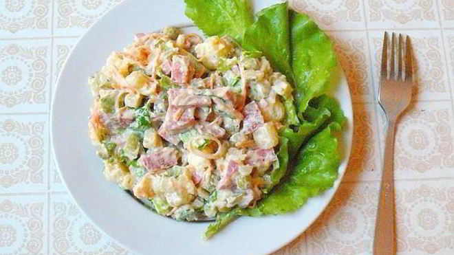 Рецепт Салат с колбасой