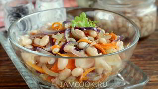 Рецепт Салат с консервированной фасолью, морковью и луком