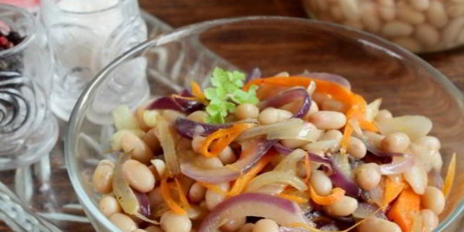 Рецепт салат с консервированной фасолью, морковью и луком
