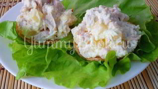 Рецепт Салат с копченой грудкой и ананасами