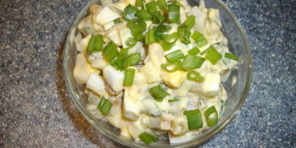 Как приготовить салат с копченым кальмаром