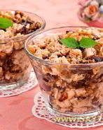 Салат с куриным филе, черносливом и орехами