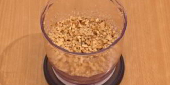 Рецепт салат с куриным филе, черносливом и орехами