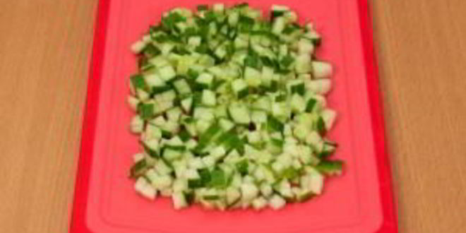 Рецепт салат с куриным филе, огурцами и орехами