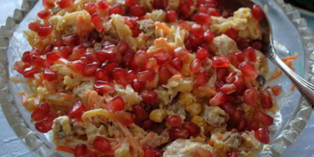 Как приготовить салат с курицей, гранатом и сыром