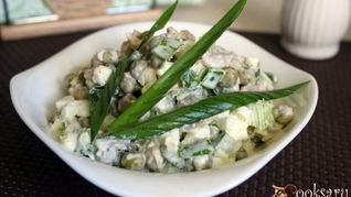 Рецепт Салат с курицей и малосольными огурцами