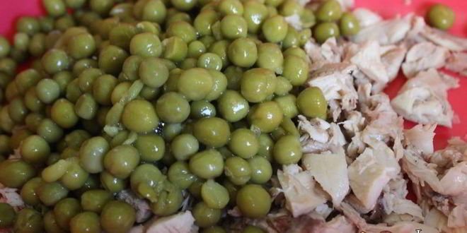 Рецепт салат с курицей и малосольными огурцами