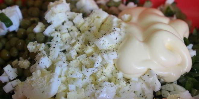 Рецепт салат с курицей и малосольными огурцами