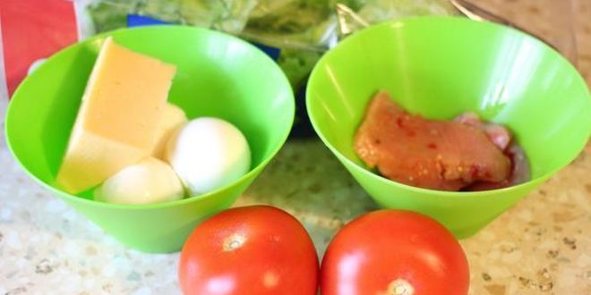 Рецепт салат с лососем и помидорами