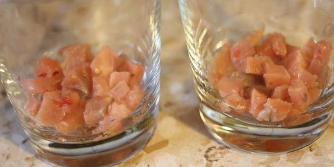 Рецепт салат с лососем и помидорами