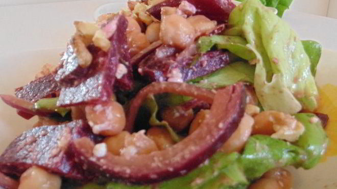 Рецепт Салат с нутом и свеклой