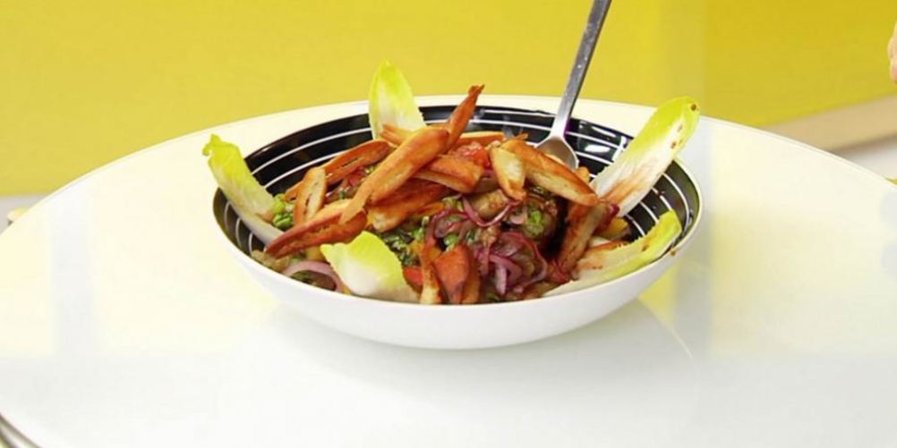 Как приготовить салат с печеным баклажаном