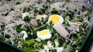 Рецепт Салат с перепелиными яйцами и сельдью