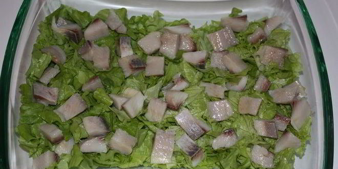 Рецепт салат с перепелиными яйцами и сельдью