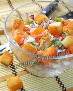 Салат с рисом и гренками