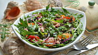 Рецепт Салат с руколой, тунцом и овощами