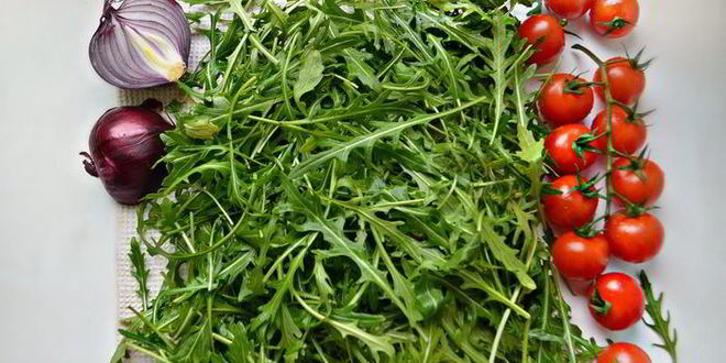 Рецепт салат с руколой, тунцом и овощами