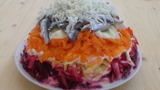 Рецепт Салат с соленой рыбкой